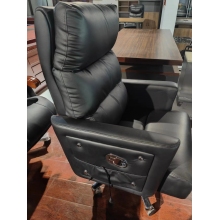 老板牛皮辦公轉(zhuǎn)椅